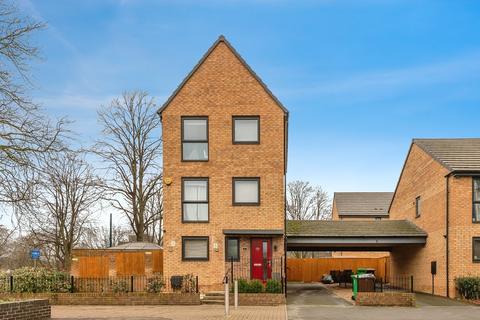 4 bed property, in Houseman Gardens, £350,000