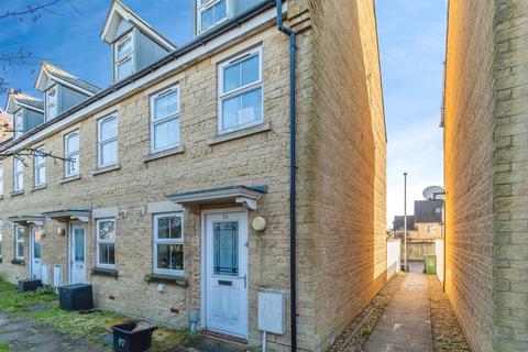 3 bed property, in Stone Close, £300,000