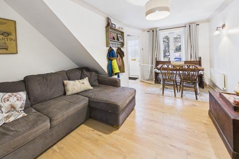 2 bed property, in Cotshill Gardens, £285,000