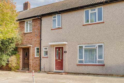3 bed property, in Graham Road, £795,000