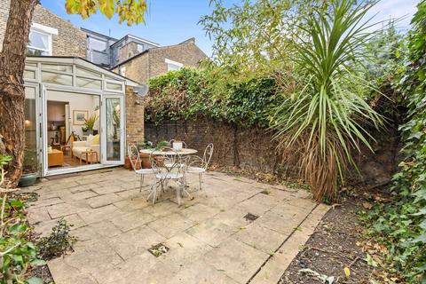 3 bed property, in College Road, £775,000