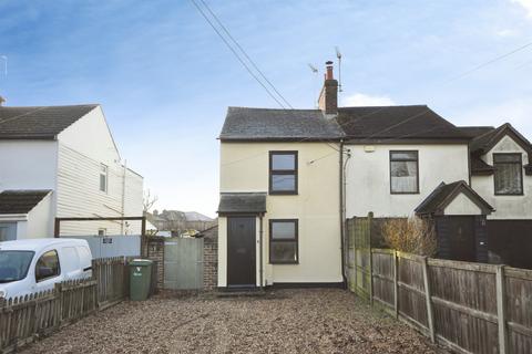 2 bed property, in Colchester Road, £270,000
