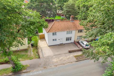 5 bed property, in Gipsy Lane, £375,000