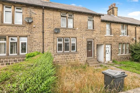 3 bed property, in Blackmoorfoot Road, £140,000