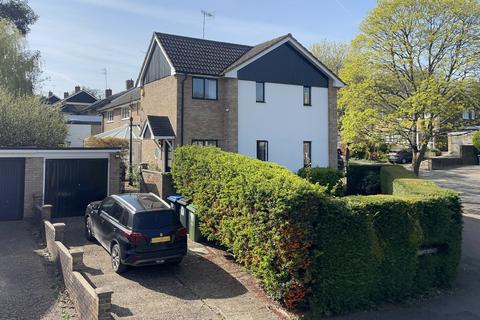 5 bed property, in Galley Hill, £565,000