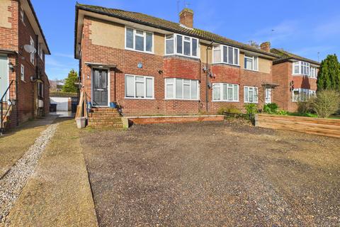 2 bed property, in Pennylets Green, £285,000