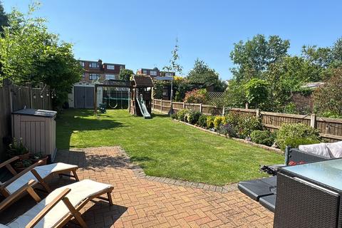 3 bed property, in Morley Hill, £685,000