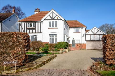 4 bed property, in Woodacre Crescent, £1,095,000