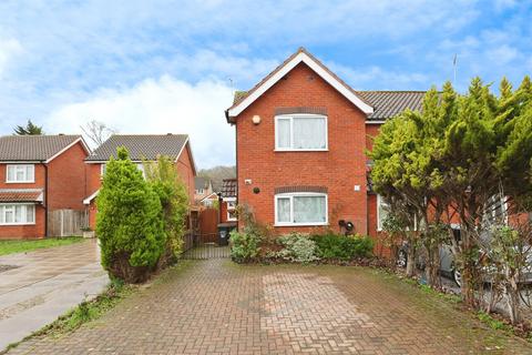 2 bed property, in Furze Close, £450,000