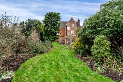 7 bed property, in Beveridge Street, £730,000