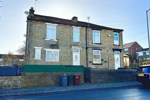 2 bed property, in Holme Lane, £75,000