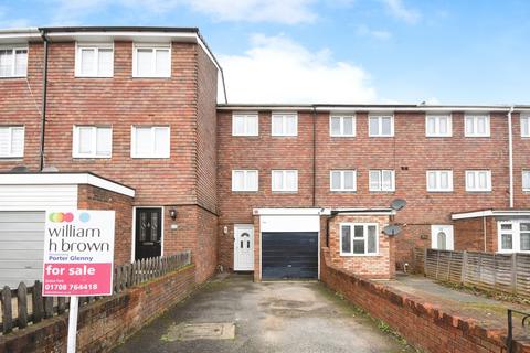 3 bed property, in Sevenoaks Close, £425,000