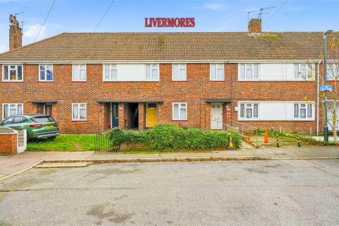 3 bed property, in Masefield Close, £240,000