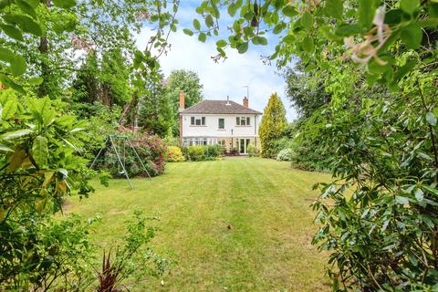 4 bed property, in Yarmouth Road, £525,000