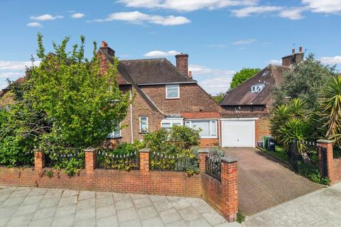 5 bed property, in Steventon Road, £1,200,000