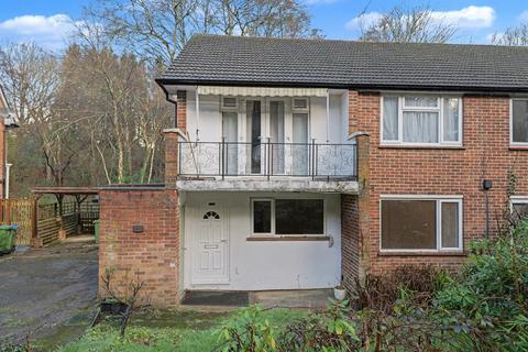 2 bed property, in Copperfield Road, £170,000