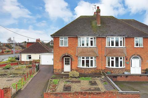 3 bed property, in Breadcroft Lane, £295,000