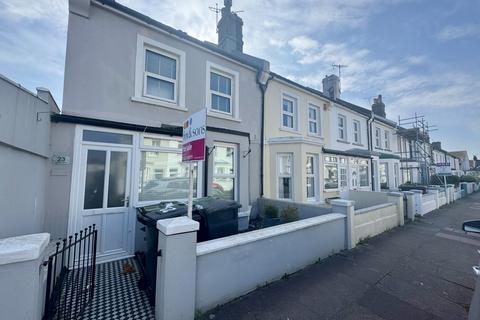 6 bed property, in Carlton Road, £405,000