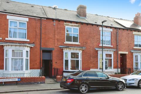 3 bed property, in Gainsford Road, £95,000