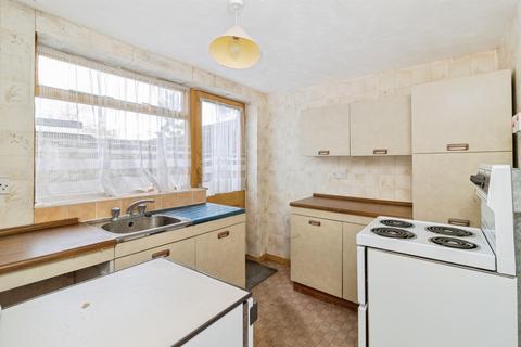 3 bed property, in Vansittart Road, £150,000