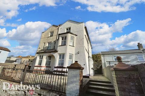5 bed property, in High Street, £280,000