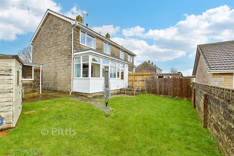 3 bed property, in Mountbatten Drive, £300,000