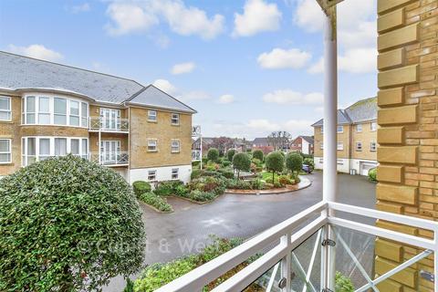 2 bed property, in Harsfold Close, £270,000
