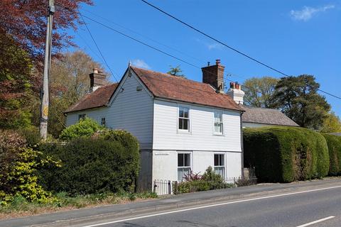 2 bed property, in Edge Of Ashdown Forest, £649,000