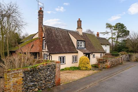3 bed property, in Manor Lane, £595,000