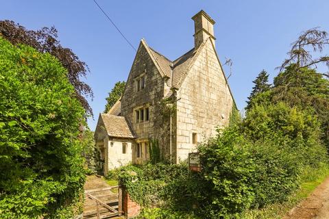 5 bed property, in Valley Lane, £595,000