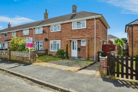 3 bed property, in Windsor Crescent, £190,000