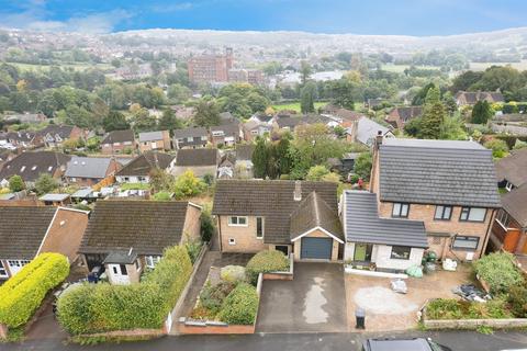 3 bed property, in Mount Pleasant Drive, £450,000