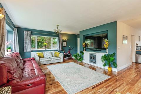 3 bed property, in Beech Road, £525,000