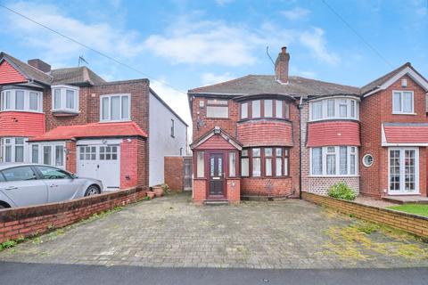 3 bed property, in Waddington Avenue, £220,000