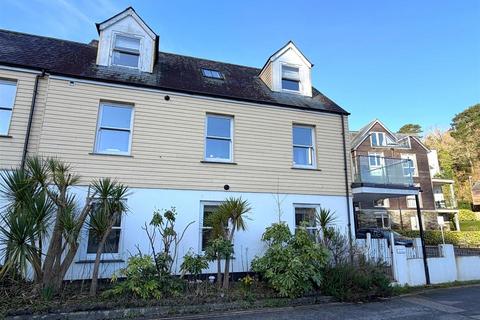 2 bed property, in Station Road, £310,000