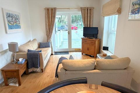 2 bed property, in Station Road, £310,000