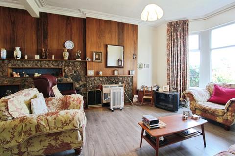 4 bed property, in Romilly Road, £300,000