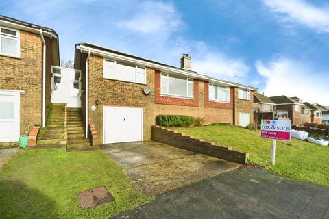 2 bed property, in Rodmell Avenue, £400,000
