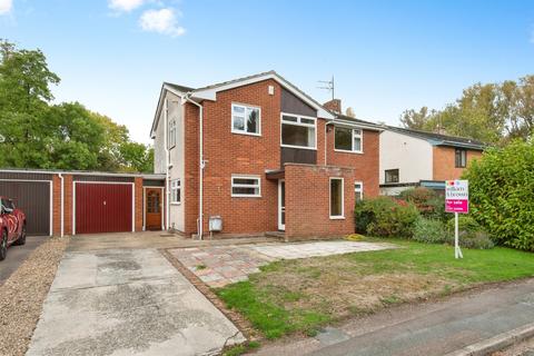 4 bed property, in Huttles Green, £625,000