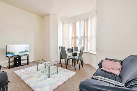 2 bed property, in Redwing Crescent, £65,000