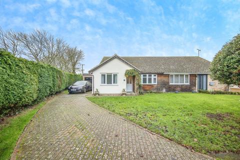 2 bed property, in Grove Avenue, £325,000