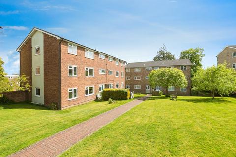 2 bed property, in Sharrow Close, £225,000