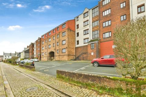 1 bed property, in Northesk Street, £110,000