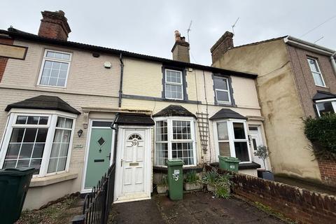 2 bed property, in Tonbridge Road, £210,000