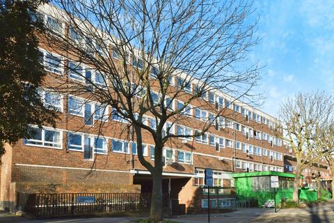1 bed property, in Carnoustie Drive, £360,000