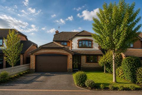 4 bed property, in Leckhampton Gate, £595,000