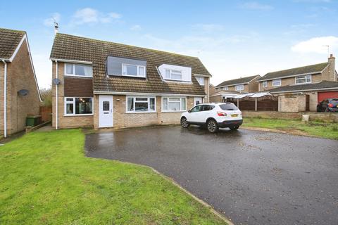 4 bed property, in Newstead Close, £270,000