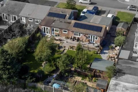 4 bed property, in Litchfield, £360,000