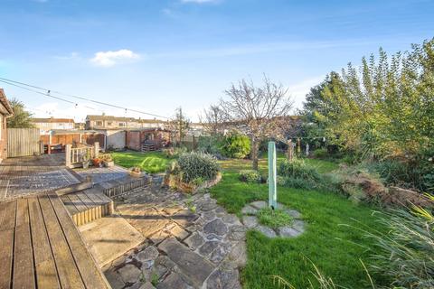 4 bed property, in Litchfield, £360,000