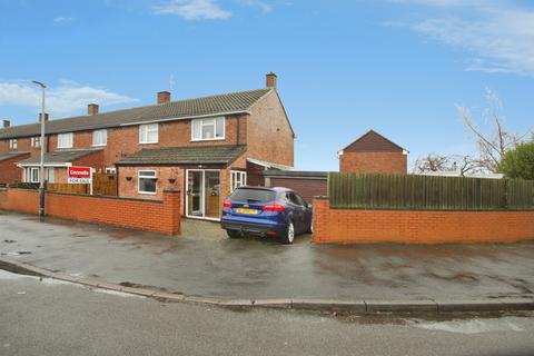 4 bed property, in Elizabeth Way, £180,000